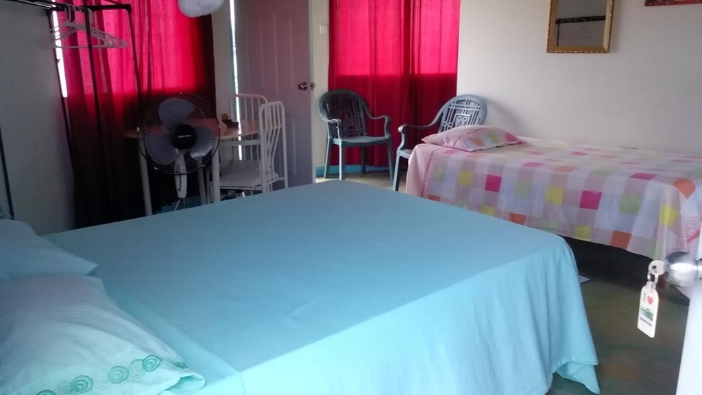 Waikiki Guest House Treasure Beach Rom bilde