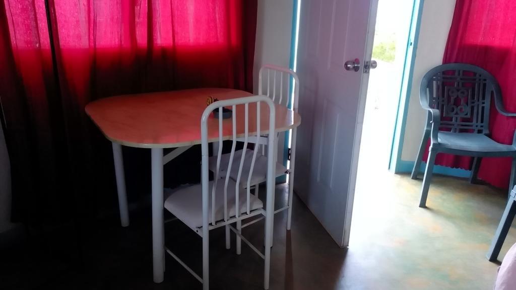 Waikiki Guest House Treasure Beach Rom bilde