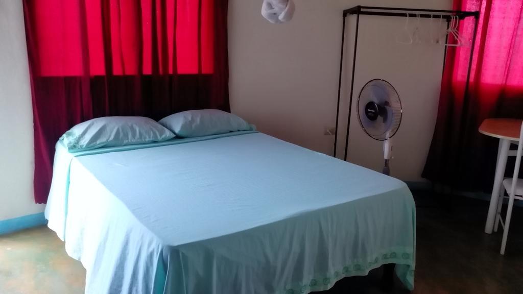 Waikiki Guest House Treasure Beach Rom bilde